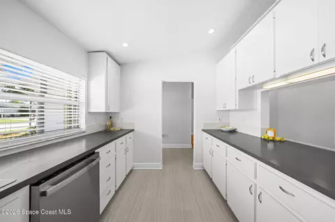 Kitchen - 309 Amherst Ave, Melbourne, FL 32901 photo 2 of 4