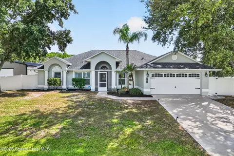 564 Hammond St SW, Palm Bay, FL 32908