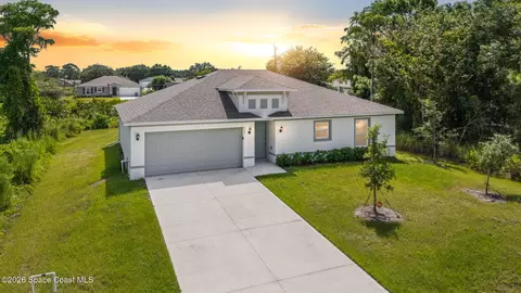 927 Tacaro Ave SE, Palm Bay, FL 32909