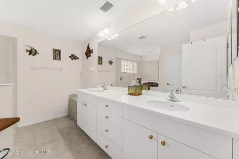 Bath - 3672 Shawnee Ln, Melbourne, FL 32901 photo 1 of 2