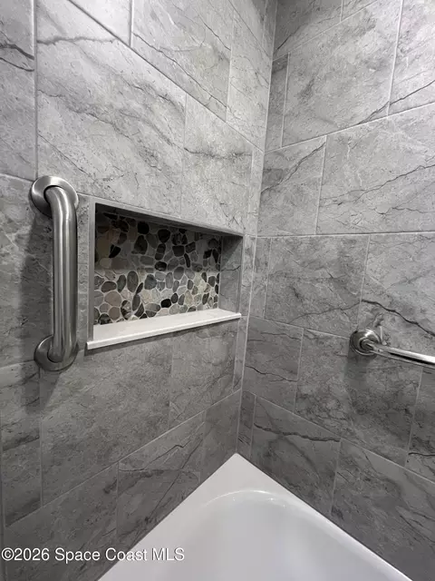 Bath - 406 Three Oaks Dr, Edgewater, FL 32141 photo 5 of 6