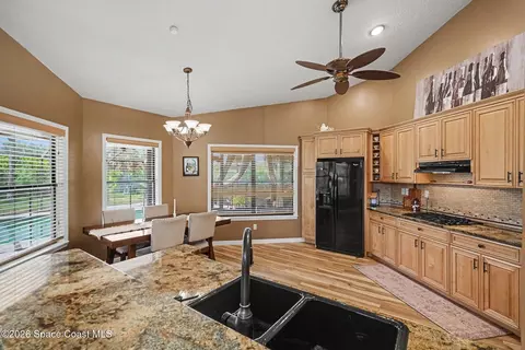 Kitchen - 3750 Shady Run Rd, Melbourne, FL 32934 photo 2 of 3