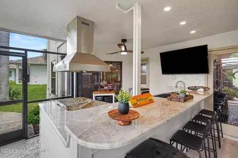 Kitchen - 3750 Shady Run Rd, Melbourne, FL 32934 photo 3 of 3