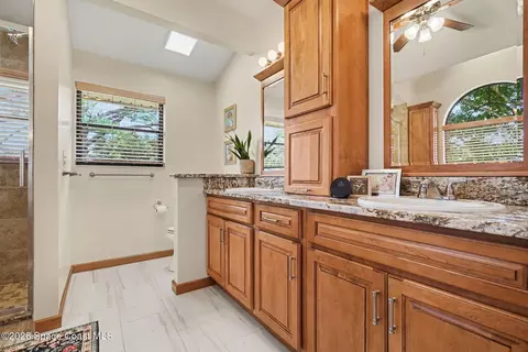 Bath - 3750 Shady Run Rd, Melbourne, FL 32934 photo 2 of 4