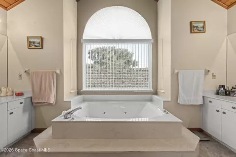 Bath - 3116 Fairview Dr, Melbourne, FL 32934 photo 2 of 4