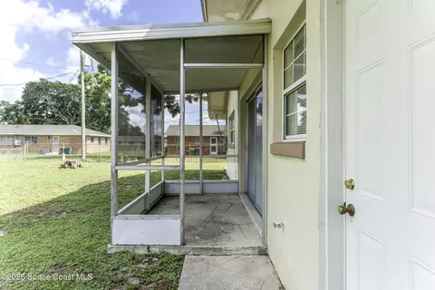 Exterior - 506 Walker St, Melbourne, FL 32901 photo 3 of 7