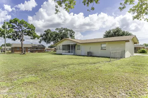 Exterior - 506 Walker St, Melbourne, FL 32901 photo 4 of 7