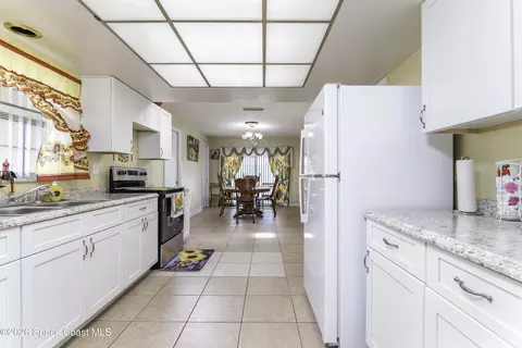Kitchen - 506 Walker St, Melbourne, FL 32901 photo 1 of 4