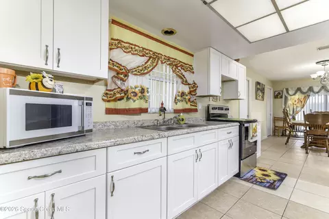 Kitchen - 506 Walker St, Melbourne, FL 32901 photo 4 of 4