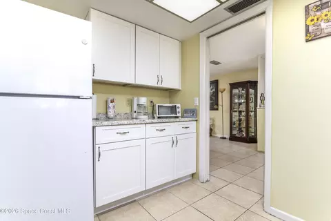 Kitchen - 506 Walker St, Melbourne, FL 32901 photo 3 of 4