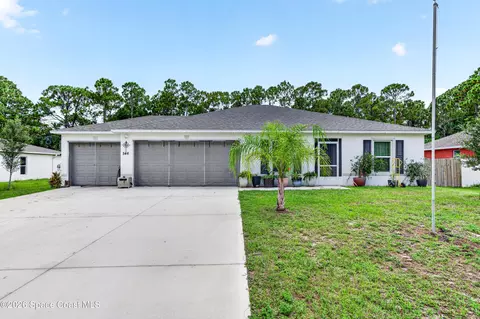 546 Ocean Spray St SW, Palm Bay, FL 32908