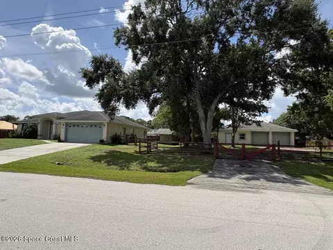 704 Elmont St NW, Palm Bay, FL 32907