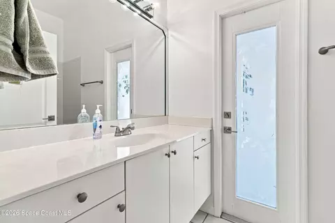 Bath - 511 Royston Ln, Melbourne, FL 32940 photo 4 of 4