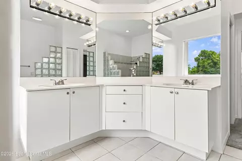 Bath - 511 Royston Ln, Melbourne, FL 32940 photo 2 of 4