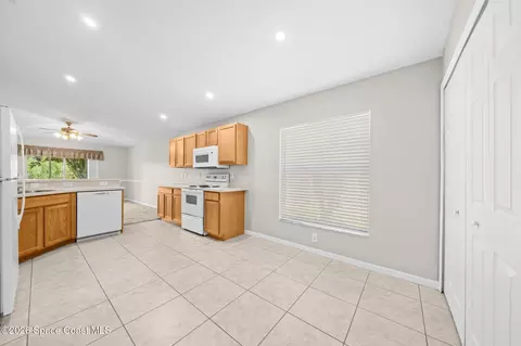 Kitchen - 2087 Deercroft Dr, Melbourne, FL 32940 photo 2 of 3
