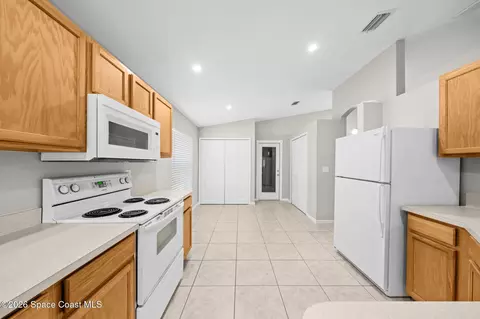 Kitchen - 2087 Deercroft Dr, Melbourne, FL 32940 photo 1 of 3