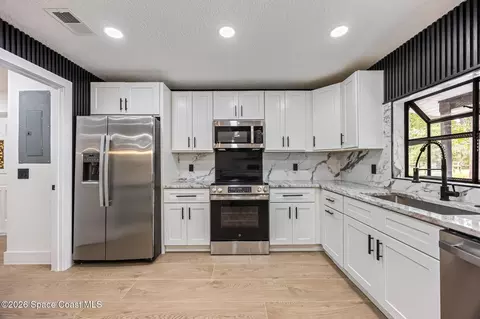 Kitchen - 3640 Orlando Ave, Mims, FL 32754 photo 4 of 6