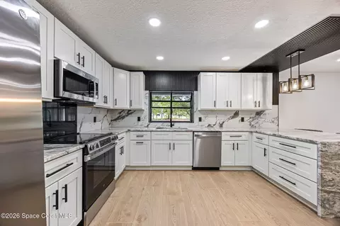 Kitchen - 3640 Orlando Ave, Mims, FL 32754 photo 5 of 6