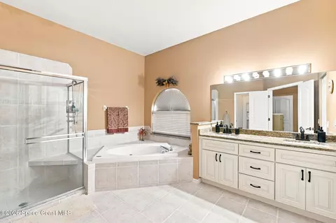 Bath - 720 Spring Oak Dr, Melbourne, FL 32901 photo 4 of 7