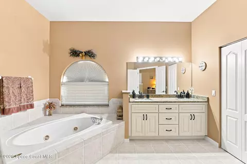 Bath - 720 Spring Oak Dr, Melbourne, FL 32901 photo 5 of 7