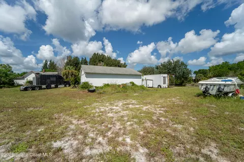 Exterior - 6715 Whispering Pines Ln, Grant, FL 32949 photo 4 of 5