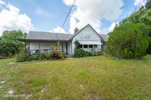 Exterior - 6715 Whispering Pines Ln, Grant, FL 32949 photo 1 of 5
