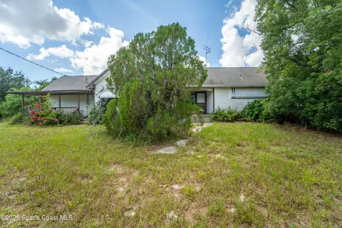 Exterior - 6715 Whispering Pines Ln, Grant, FL 32949 photo 2 of 5