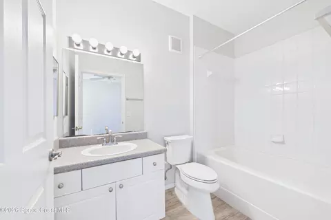 Bath - 5683 Star Rush Dr #101, Melbourne, FL 32940 photo 3 of 3