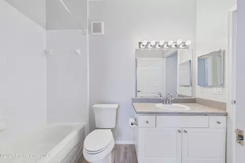Bath - 5683 Star Rush Dr #101, Melbourne, FL 32940 photo 2 of 3