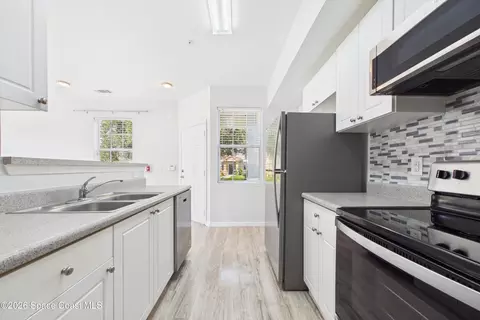 Kitchen - 5683 Star Rush Dr #101, Melbourne, FL 32940 photo 2 of 3