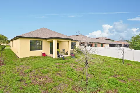 Exterior - 372 Catfish Pl, Cocoa, FL 32927 photo 6 of 8