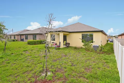 Exterior - 372 Catfish Pl, Cocoa, FL 32927 photo 7 of 8