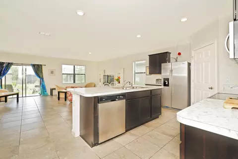 Kitchen - 372 Catfish Pl, Cocoa, FL 32927 photo 3 of 4