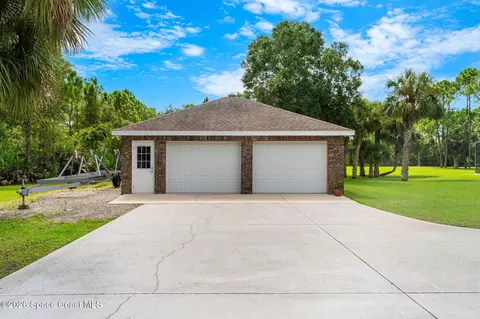 Exterior - 5453 The Willows Dr, Melbourne, FL 32934 photo 3 of 10