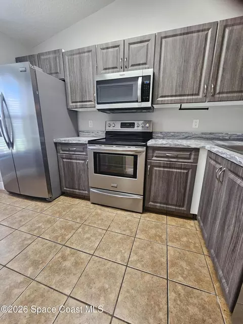 Kitchen - 2510 King Oak Cir, Saint Cloud, FL 34769 photo 2 of 5