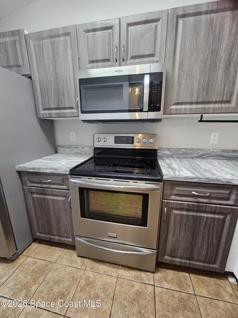 Kitchen - 2510 King Oak Cir, Saint Cloud, FL 34769 photo 3 of 5