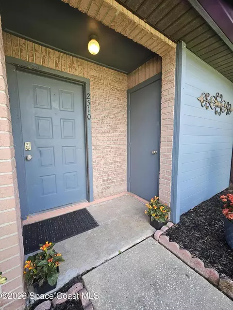 Exterior - 2510 King Oak Cir, Saint Cloud, FL 34769 photo 5 of 12