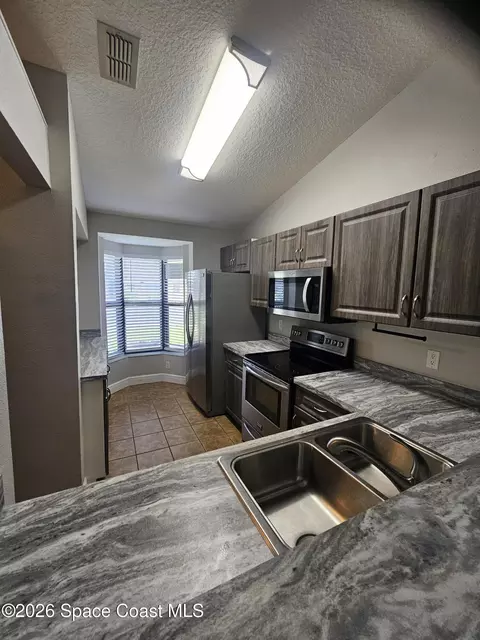 Kitchen - 2510 King Oak Cir, Saint Cloud, FL 34769 photo 1 of 5