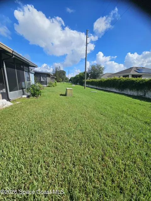 Exterior - 2510 King Oak Cir, Saint Cloud, FL 34769 photo 4 of 12