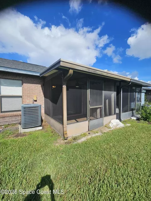 Exterior - 2510 King Oak Cir, Saint Cloud, FL 34769 photo 3 of 12