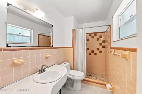 Bath - 1861 Dawn Dr, Melbourne, FL 32935 photo 3 of 3