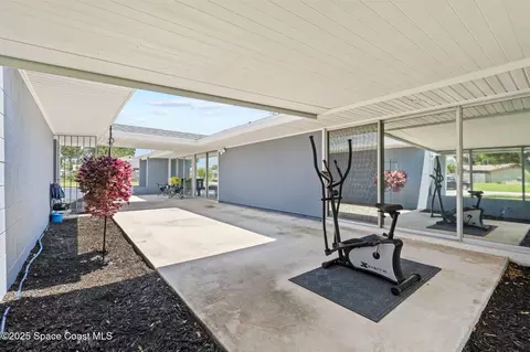 Exterior - 953 Bayward Ln, Rockledge, FL 32955 photo 6 of 10