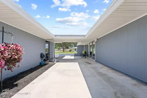 Exterior - 953 Bayward Ln, Rockledge, FL 32955 photo 5 of 10