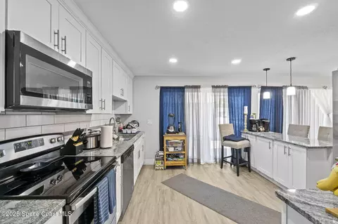 Kitchen - 953 Bayward Ln, Rockledge, FL 32955 photo 4 of 5