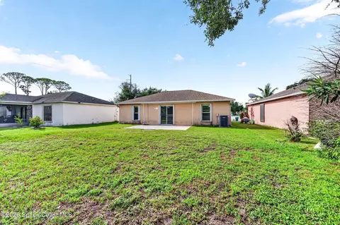 Exterior - 4111 Bahama Ave, Melbourne, FL 32901 photo 5 of 9