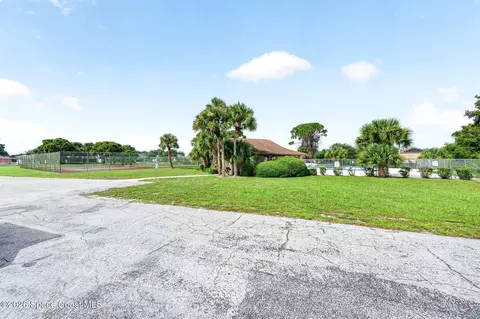 Exterior - 4111 Bahama Ave, Melbourne, FL 32901 photo 8 of 9