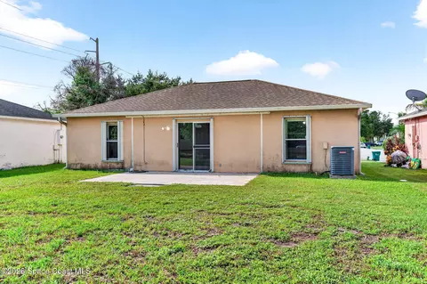 Exterior - 4111 Bahama Ave, Melbourne, FL 32901 photo 6 of 9