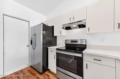 Kitchen - 4111 Bahama Ave, Melbourne, FL 32901 photo 3 of 3