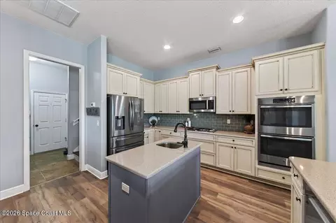 Kitchen - 2500 Ranch Rd, Melbourne, FL 32904 photo 5 of 6