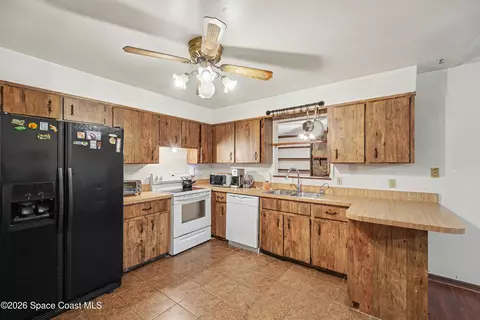 Kitchen - 5410 Holden Rd, Cocoa, FL 32927 photo 2 of 2